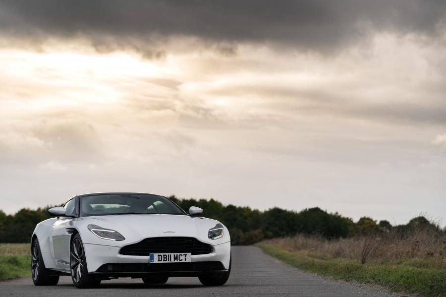 Aston Martin DB11 V8 2017 года  (UK) (фото 33 из 40)
